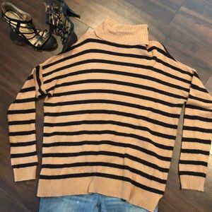 Oversized turtleneck tan & black striped sweater